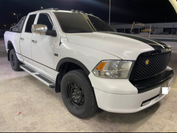 دودج  رام  لميتد  2012  اوتوماتيك  335,000 كم  8 سلندر  دفع رباعي  بيكب  أبيض