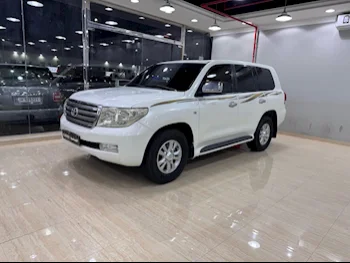 Toyota  Land Cruiser  GXR  2010  Automatic  352,000 Km  8 Cylinder  Four Wheel Drive (4WD)  SUV  White