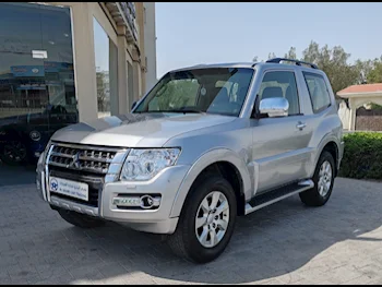 ميتسوبيشي  باجيرو  2020  اوتوماتيك  51,000 كم  6 سلندر  دفع رباعي  اس يو في  رمادي