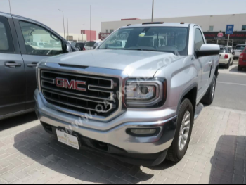 جي ام سي  سييرا  زد 71  2016  اوتوماتيك  180,000 كم  8 سلندر  دفع رباعي  بيكب  فضي