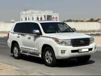Toyota  Land Cruiser  GXR  2014  Automatic  303,000 Km  8 Cylinder  Four Wheel Drive (4WD)  SUV  White