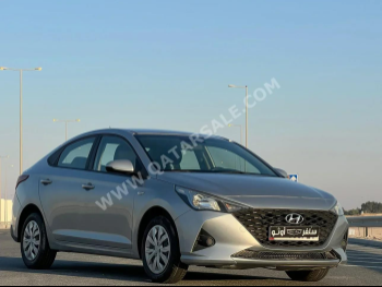 هيونداي  اكسنت  2022  اوتوماتيك  68,000 كم  4 سلندر  سحب امامي  سيدان  فضي