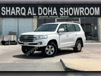 Toyota  Land Cruiser  GXR  2017  Automatic  275,000 Km  8 Cylinder  Four Wheel Drive (4WD)  SUV  White