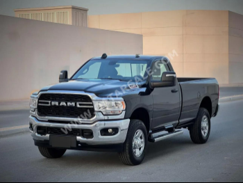 دودج  رام  2500  2024  اوتوماتيك  0 كم  8 سلندر  دفع رباعي  بيكب  أسود  تحت الضمان