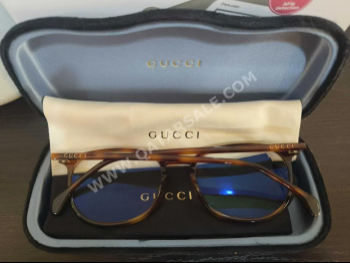 غوتشي  نظارة الطبية  بنى  بيضوي  للقراءة  إيطاليا  رجالي