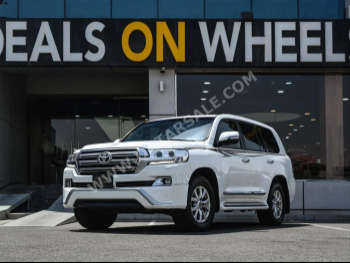 Toyota  Land Cruiser  GXR  2018  Automatic  192,000 Km  8 Cylinder  Four Wheel Drive (4WD)  SUV  White  With Warranty