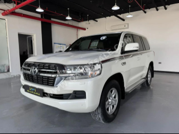 Toyota  Land Cruiser  GXR  2021  Automatic  121,000 Km  6 Cylinder  Four Wheel Drive (4WD)  SUV  White