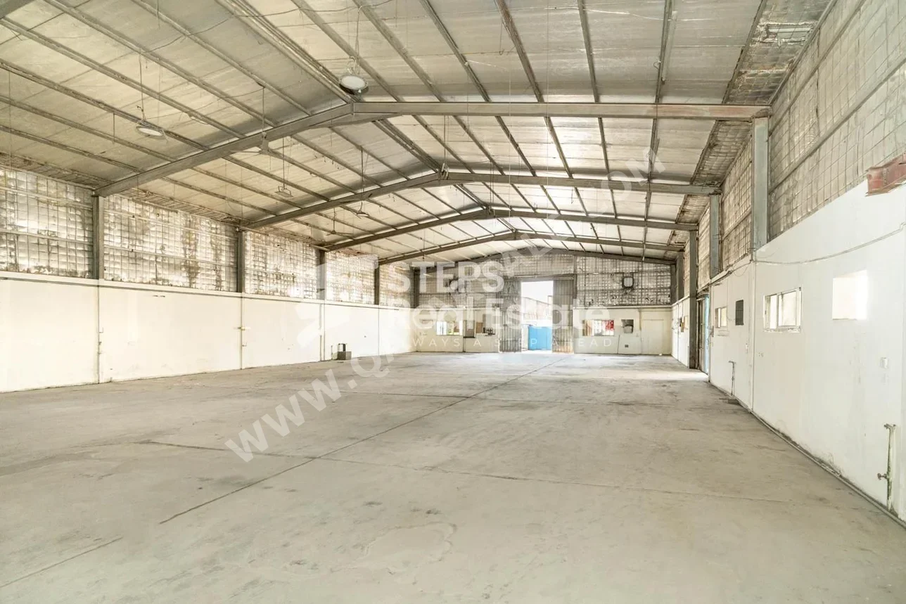مخازن و مستودعات - الريان - المنطقة الصناعية -المساحة: 1760 متر مربع