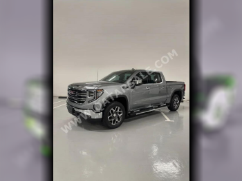 GMC  Sierra  SLT  2025  Automatic  30 Km  8 Cylinder  Four Wheel Drive (4WD)  Pick Up  Gray  With Warranty