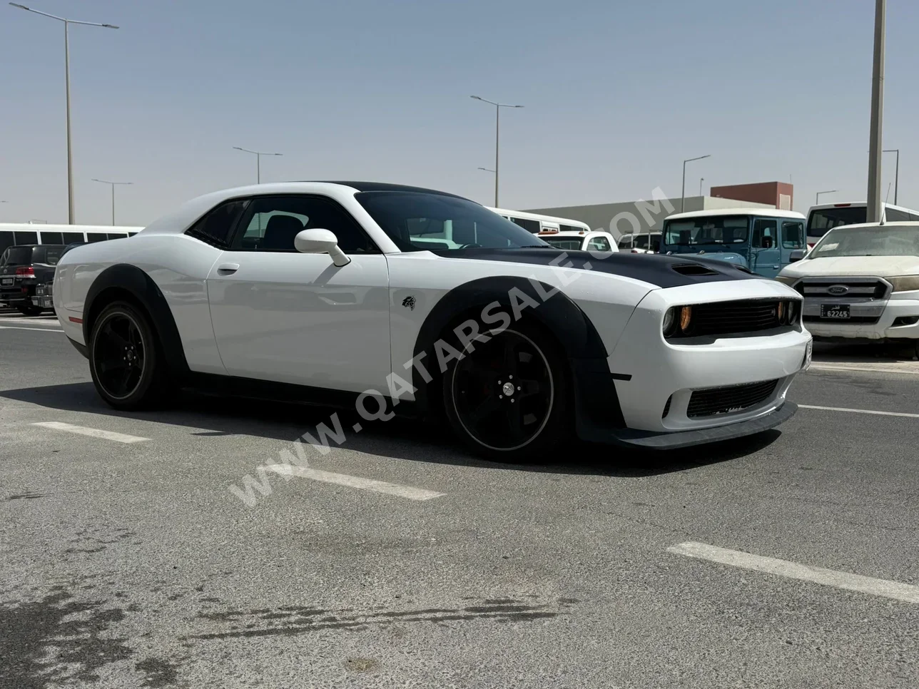 Dodge  Challenger  SRT  2017  Automatic  128,000 Km  8 Cylinder  Rear Wheel Drive (RWD)  Coupe / Sport  White