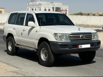 Toyota  Land Cruiser  GX  2006  Manual  154,000 Km  6 Cylinder  Four Wheel Drive (4WD)  SUV  White