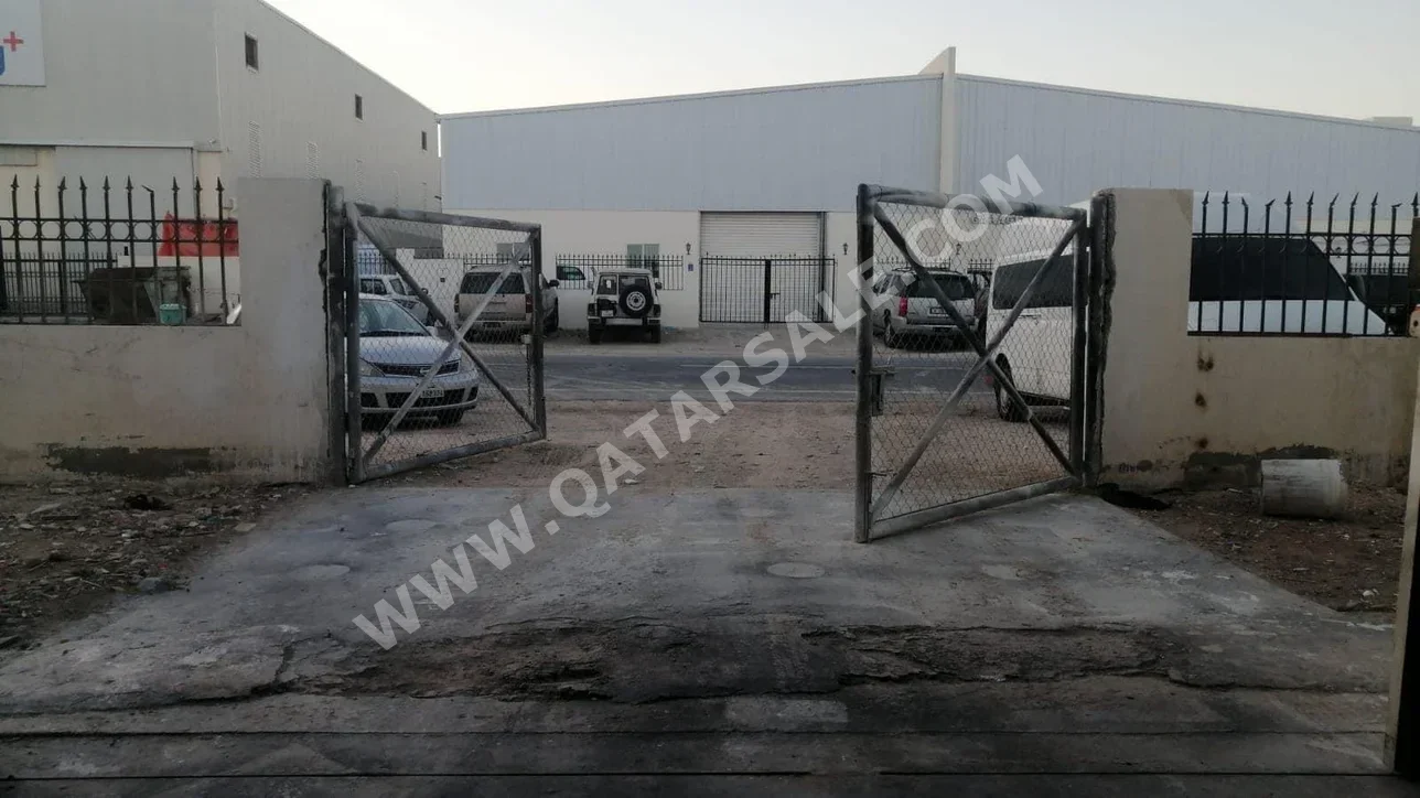 Warehouses & Stores - Al Wakrah  - Barkit Al Awamer  -Area Size: 1000 Square Meter