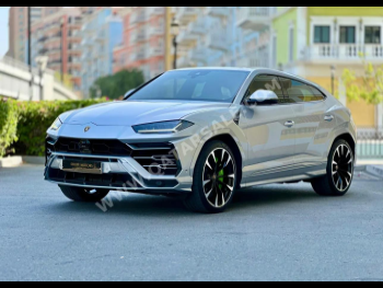 لمبرجيني  اوروس  2019  اوتوماتيك  76,000 كم  8 سلندر  دفع رباعي  اس يو في  فضي