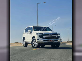 Toyota  Land Cruiser  GXR  2022  Automatic  185,000 Km  6 Cylinder  Four Wheel Drive (4WD)  SUV  White  With Warranty