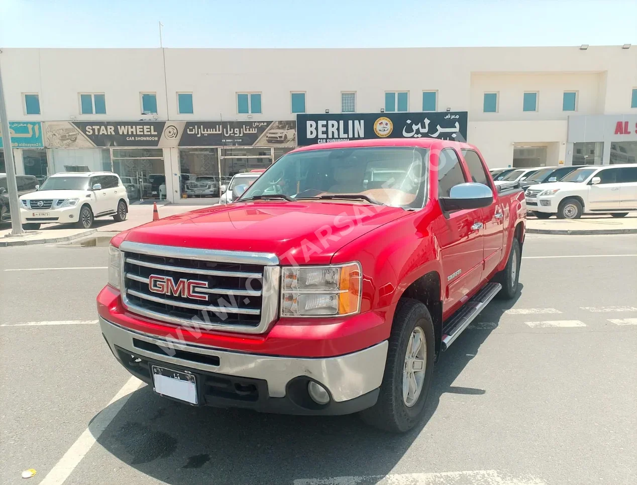 GMC  Sierra  1500  2013  Automatic  232,000 Km  8 Cylinder  Four Wheel Drive (4WD)  Pick Up  Red