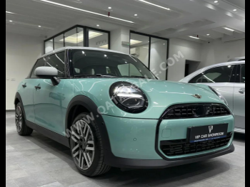 Mini  Cooper  2025  Automatic  0 Km  3 Cylinder  Front Wheel Drive (FWD)  Hatchback  Green  With Warranty