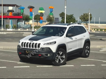 جييب  شيروكي  تريل هوك  2016  اوتوماتيك  94,000 كم  6 سلندر  دفع رباعي  اس يو في  أبيض