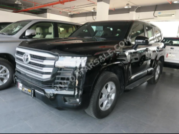 تويوتا  لاند كروزر  جي اكس ار  2024  اوتوماتيك  16,000 كم  6 سلندر  دفع رباعي  اس يو في  أسود  تحت الضمان