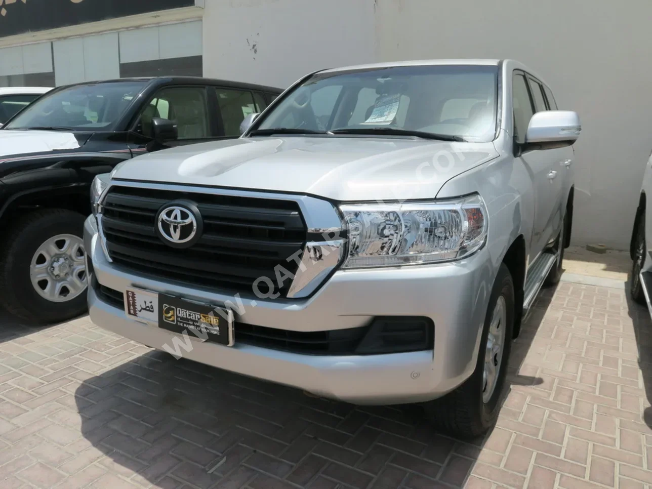 تويوتا  لاند كروزر  جي  2021  اوتوماتيك  77,000 كم  6 سلندر  دفع رباعي  اس يو في  فضي