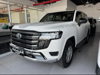 تويوتا  لاند كروزر  جي اكس  2022  اوتوماتيك  85,000 كم  6 سلندر  دفع رباعي  اس يو في  أبيض