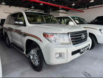 Toyota  Land Cruiser  GXR  2012  Automatic  270,000 Km  8 Cylinder  Four Wheel Drive (4WD)  SUV  White
