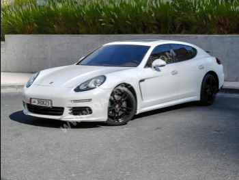 بورش  بانميرا  4  2014  اوتوماتيك  38,000 كم  8 سلندر  دفع خلفي  سيدان  أبيض