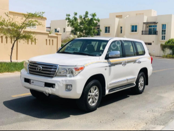Toyota  Land Cruiser  GXR  2013  Automatic  438,000 Km  8 Cylinder  Four Wheel Drive (4WD)  SUV  White