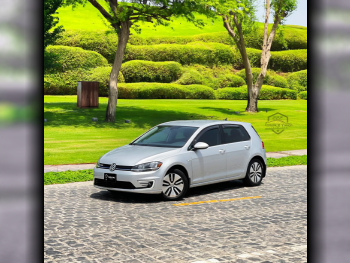 فوكس واغن  غولف  2019  اوتوماتيك  35,200 كم  0 سلندر  دفع خلفي  سيدان  فضي