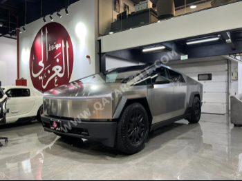 تسلا  سايبر تراك  فئة فاونديشن  2024  اوتوماتيك  1,000 كم  0 سلندر  دفع كلي مستمر  بيكب  فضي  تحت الضمان