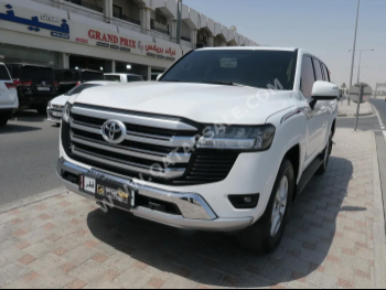Toyota  Land Cruiser  GXR  2022  Automatic  110,000 Km  6 Cylinder  Four Wheel Drive (4WD)  SUV  White