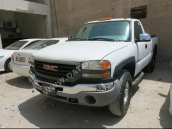 GMC  Sierra  2500 HD  2002  Automatic  390,000 Km  8 Cylinder  Rear Wheel Drive (RWD)  Pick Up  White