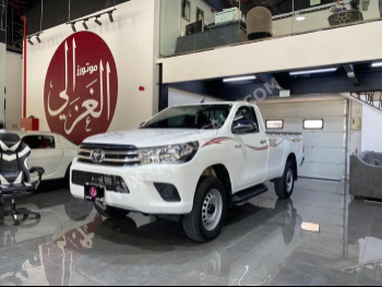 Toyota  Hilux  2025  Manual  4,000 Km  4 Cylinder  Four Wheel Drive (4WD)  Pick Up  White  With Warranty