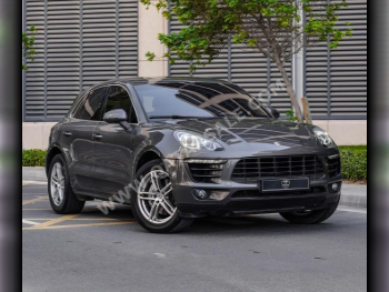 بورش  ماكان  2015  اوتوماتيك  50,000 كم  4 سلندر  دفع رباعي  اس يو في  بني