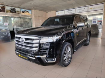 Toyota  Land Cruiser  GXR  2022  Automatic  97,000 Km  6 Cylinder  Four Wheel Drive (4WD)  SUV  Black
