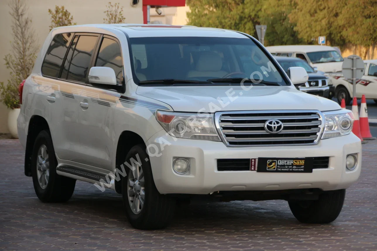 Toyota  Land Cruiser  GXR  2013  Automatic  347,000 Km  8 Cylinder  Four Wheel Drive (4WD)  SUV  White