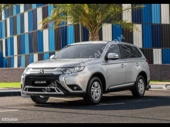Mitsubishi  Outlander  2020  Automatic  98,000 Km  4 Cylinder  Four Wheel Drive (4WD)  SUV  Silver