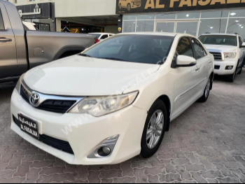 تويوتا  كامري  جي ال اكس  2014  اوتوماتيك  320,000 كم  4 سلندر  سحب امامي  سيدان  أبيض