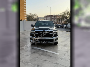 دودج  رام  بيك اب  أسود  2025