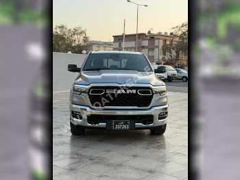 دودج  رام  بيك اب  فضي  2025