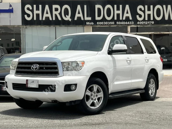 Toyota  Sequoia  2013  Automatic  300,000 Km  8 Cylinder  Four Wheel Drive (4WD)  SUV  White