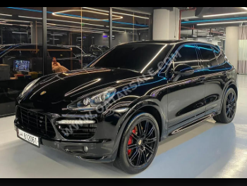 بورش  كيان  توربو اس  2014  اوتوماتيك  135,000 كم  8 سلندر  دفع رباعي  اس يو في  أسود  تحت الضمان