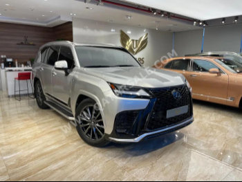 لكزس  ال اكس  600 اف سبورت  2022  اوتوماتيك  10,000 كم  6 سلندر  دفع رباعي  اس يو في  فضي  تحت الضمان