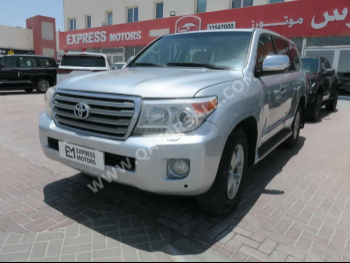 Toyota  Land Cruiser  GXR  2014  Automatic  440,000 Km  8 Cylinder  Four Wheel Drive (4WD)  SUV  Silver