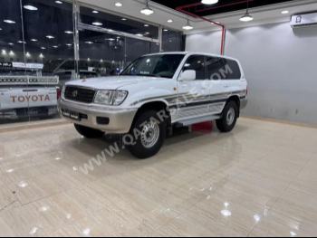 Toyota  Land Cruiser  GXR  2002  Manual  589,000 Km  6 Cylinder  Four Wheel Drive (4WD)  SUV  White