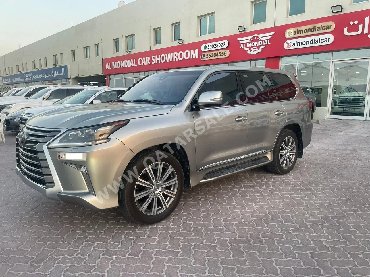Lexus  LX  570  2016  Automatic  267,000 Km  8 Cylinder  Four Wheel Drive (4WD)  SUV  Silver