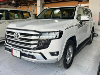 Toyota  Land Cruiser  GXR  2022  Automatic  71,000 Km  6 Cylinder  Four Wheel Drive (4WD)  SUV  White