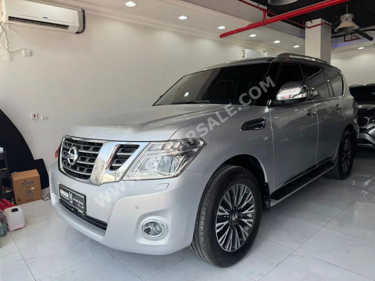 Nissan  Patrol  Platinum  2016  Automatic  322,000 Km  8 Cylinder  Four Wheel Drive (4WD)  SUV  Silver