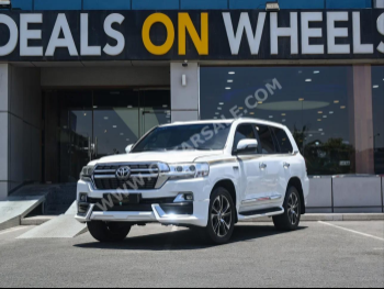 تويوتا  لاند كروزر  جي اكس ار  2011  اوتوماتيك  160,000 كم  8 سلندر  دفع رباعي  اس يو في  أبيض