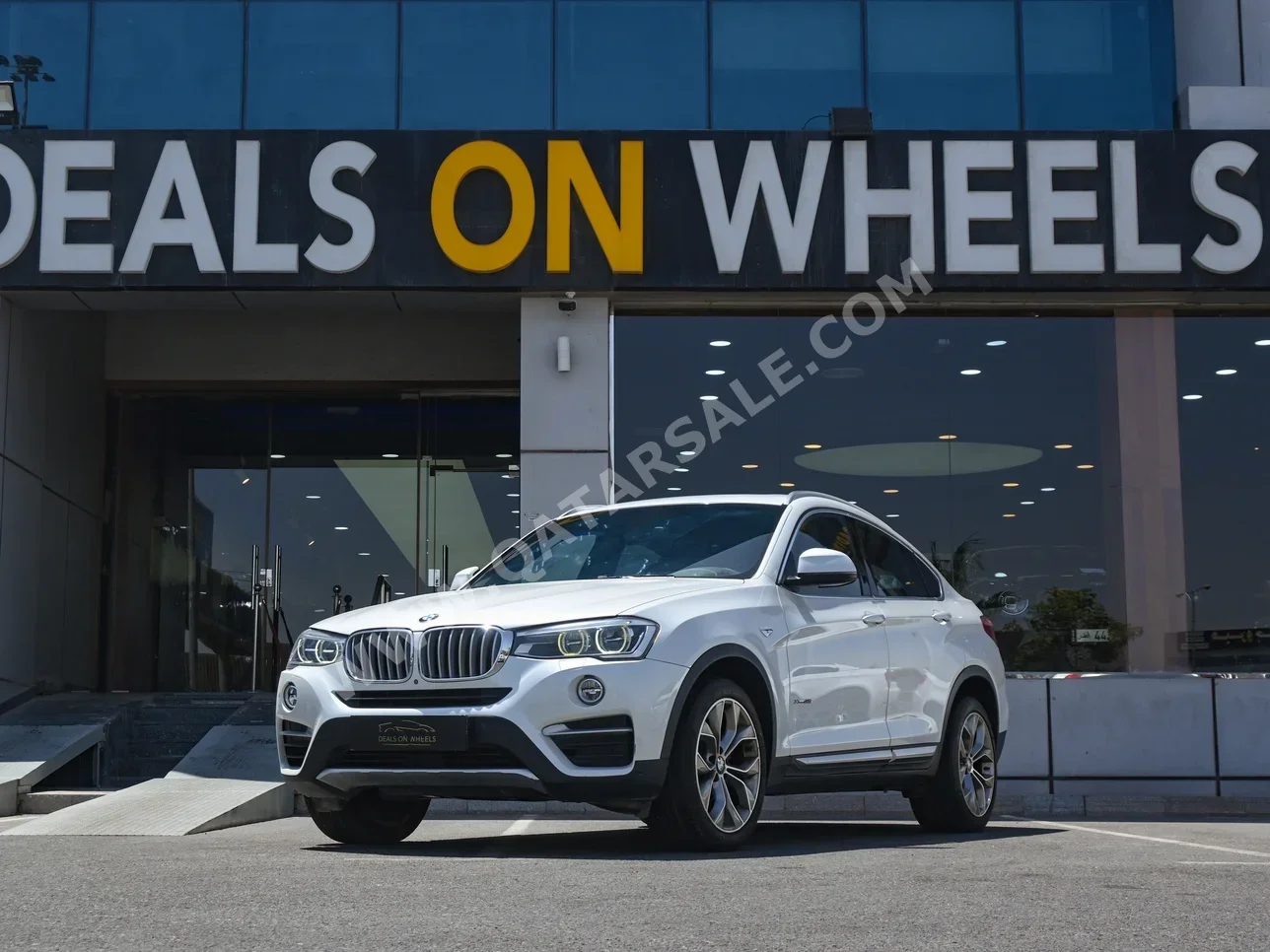 بي ام دبليو  الفئة - اكس  اكس 4  2015  اوتوماتيك  128,000 كم  6 سلندر  دفع كلي مستمر  اس يو في  أبيض