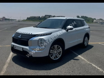 Mitsubishi  Outlander  2023  Automatic  11,200 Km  4 Cylinder  Four Wheel Drive (4WD)  SUV  White  With Warranty